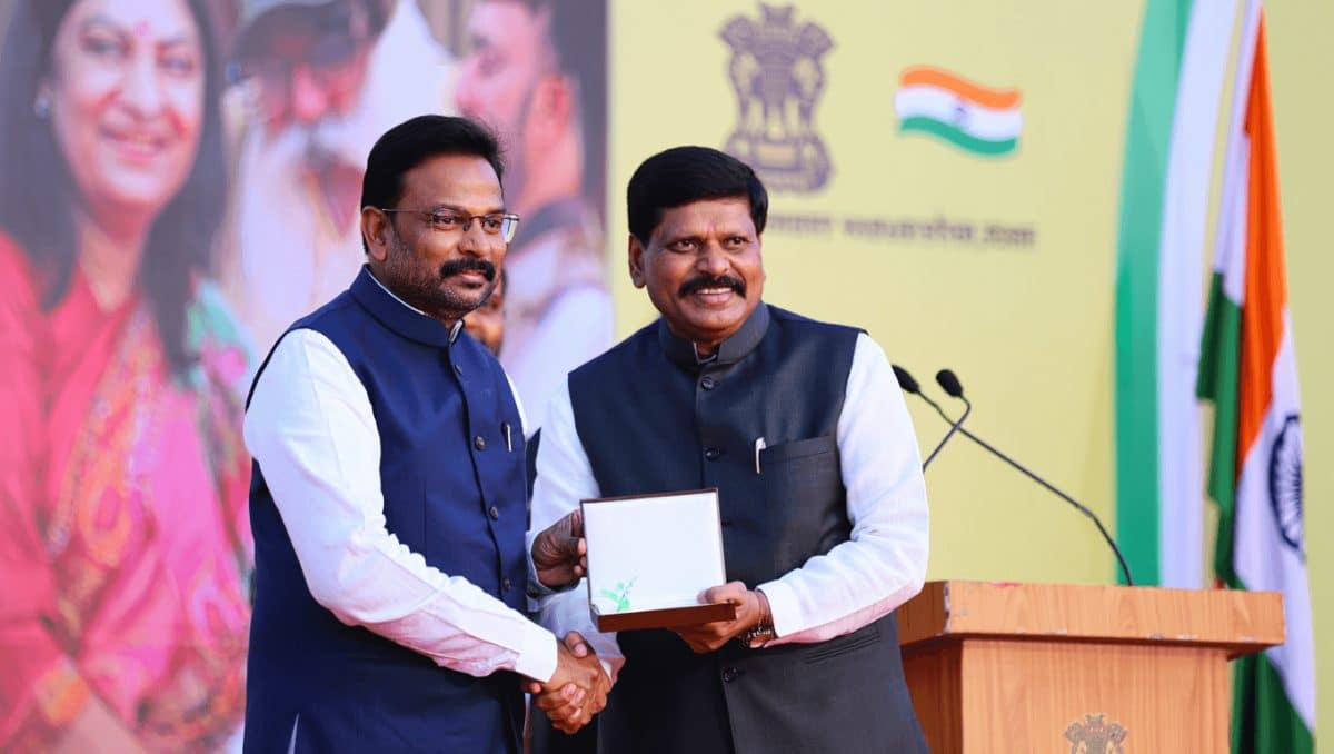 'I extend my heartfelt congratulations to Ravi Raj Murmu': Jharkhand CM congratulates director of Santali film 'Angen' for winning National Award PTI / Jul 19, 2026, 10:41 (IST) Jharkhand's Chief Minister Hemant Soren extended his heartfelt congratulations to filmmaker Ravi Raj Murmu for his remarkable achievement with the film Angen, which secured the Best Debut Film Award at the National Film Awards. This prestigious recognition not only showcases the artistic flair of Jharkhand but also reinforces its vibrant cultural identity.