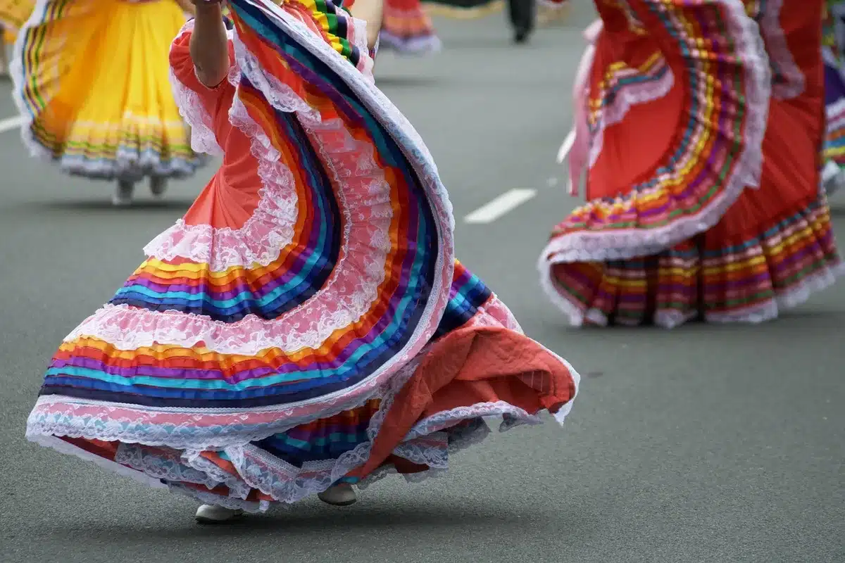 Offrandes et décorations lors d'une célébration religieuse similaire à Radhashtami